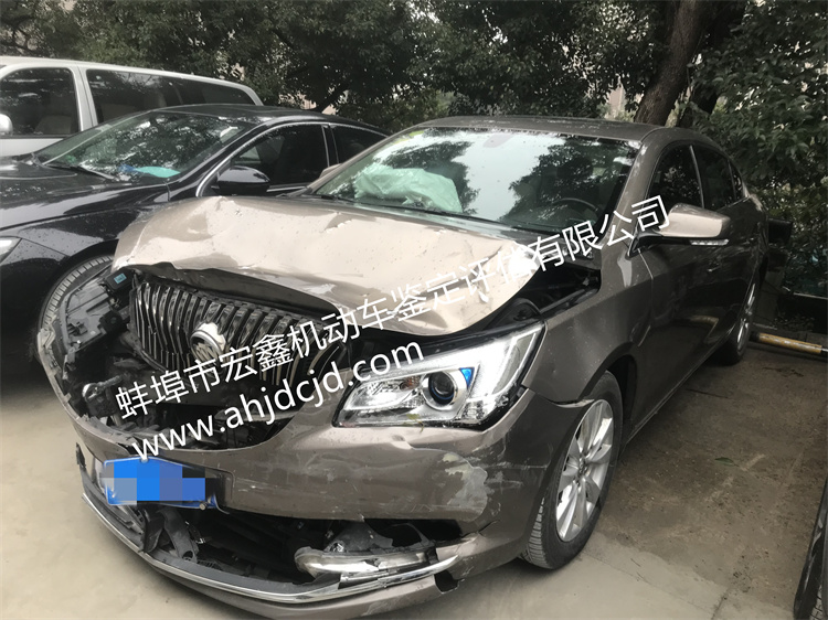 车辆发生事故后，为何保险公司的定损价格与维修单位的报价相差巨大？应该如何处理？